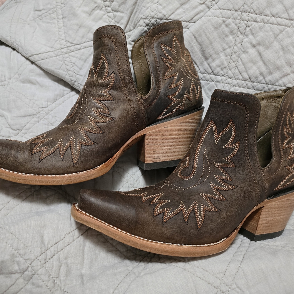 Ariat Women's Dixon Weathered Brown Western Ankle Boots Size 9.5